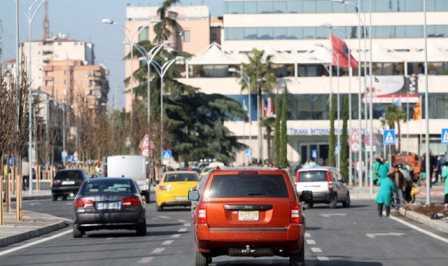 Taksa e qarkullimit per makinat do te rritet me 10 lek per liter